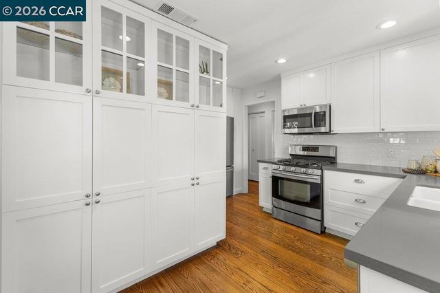 30 Maple Ln, Walnut Creek, CA 94595