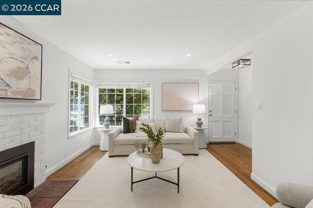 30 Maple Ln, Walnut Creek, CA 94595