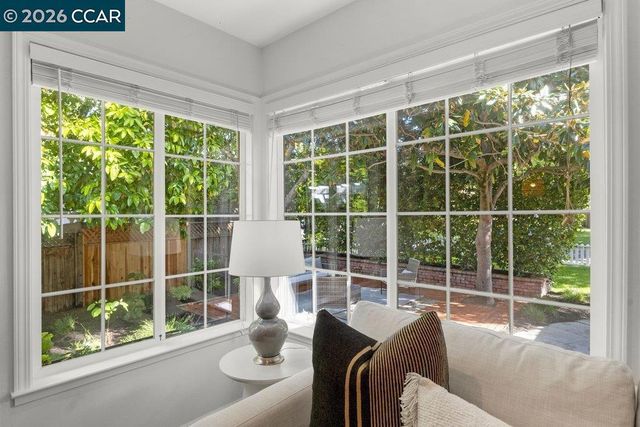 30 Maple Ln, Walnut Creek, CA 94595