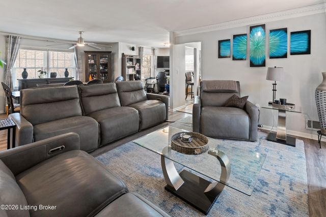 9108 Royal Oak Dr, Louisville, KY 40272