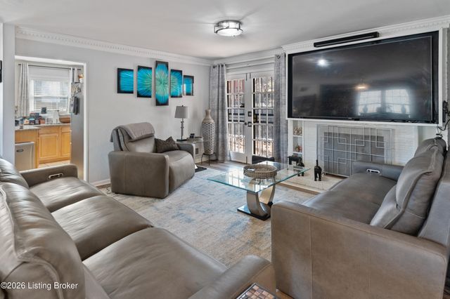 9108 Royal Oak Dr, Louisville, KY 40272