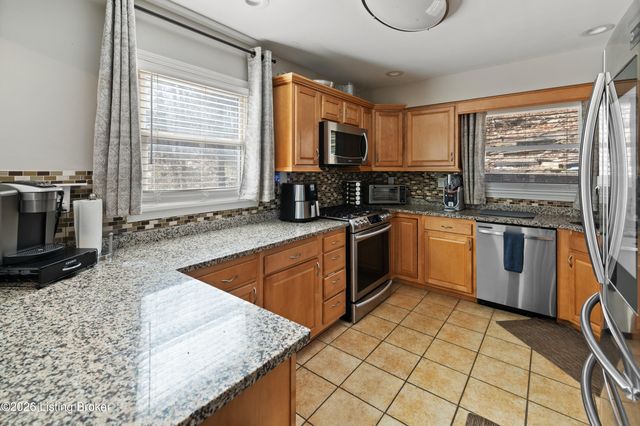 9108 Royal Oak Dr, Louisville, KY 40272