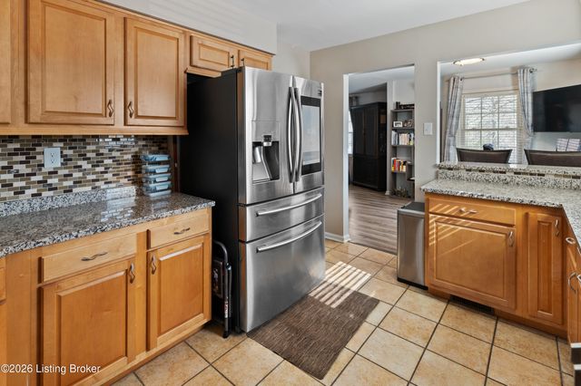 9108 Royal Oak Dr, Louisville, KY 40272