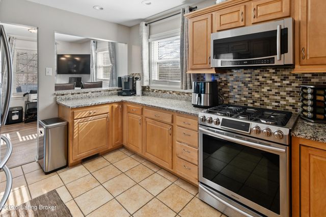 9108 Royal Oak Dr, Louisville, KY 40272