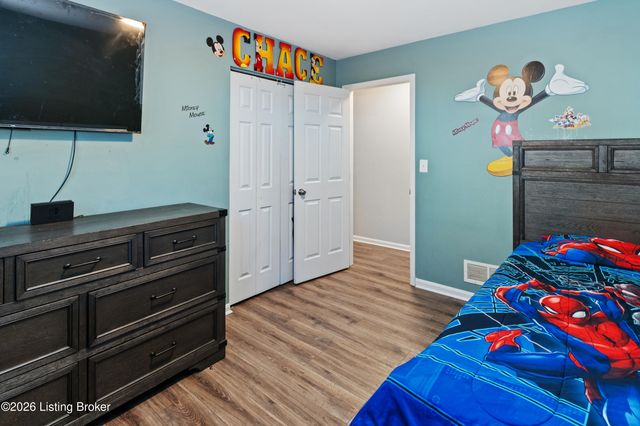 9108 Royal Oak Dr, Louisville, KY 40272