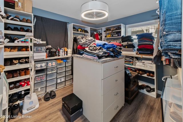 9108 Royal Oak Dr, Louisville, KY 40272