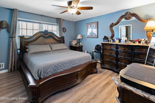 9108 Royal Oak Dr, Louisville, KY 40272