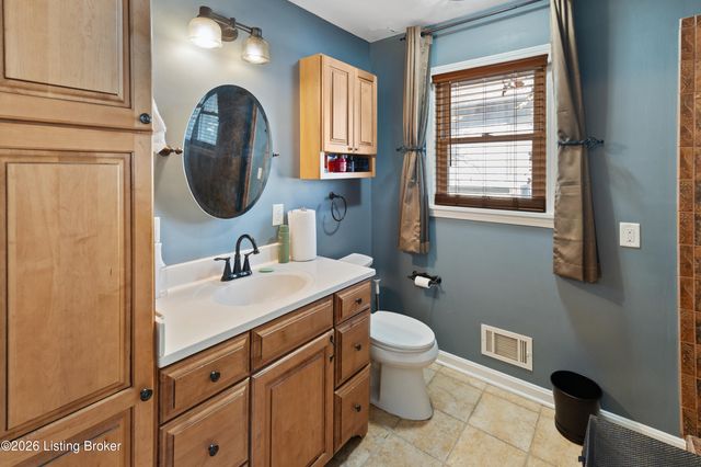 9108 Royal Oak Dr, Louisville, KY 40272