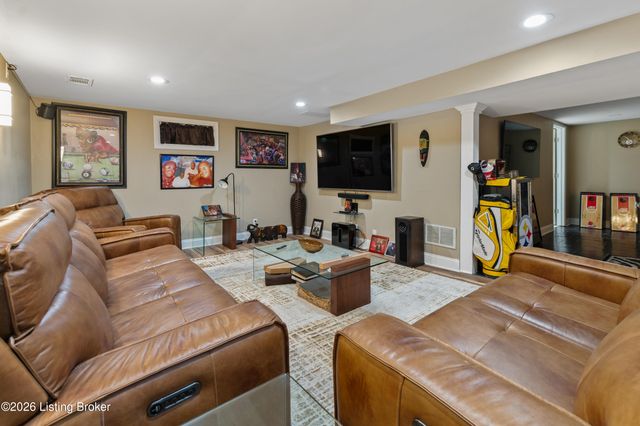 9108 Royal Oak Dr, Louisville, KY 40272