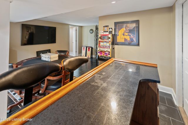 9108 Royal Oak Dr, Louisville, KY 40272