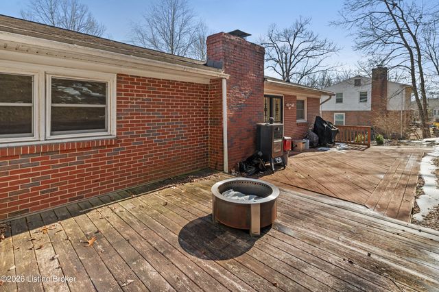 9108 Royal Oak Dr, Louisville, KY 40272