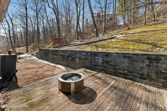 9108 Royal Oak Dr, Louisville, KY 40272