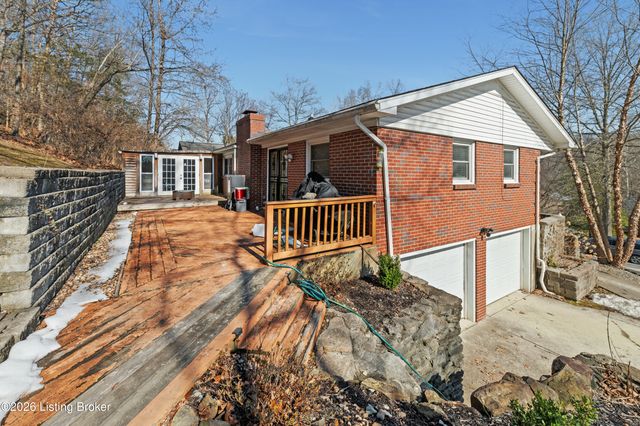 9108 Royal Oak Dr, Louisville, KY 40272