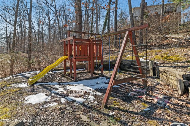 9108 Royal Oak Dr, Louisville, KY 40272