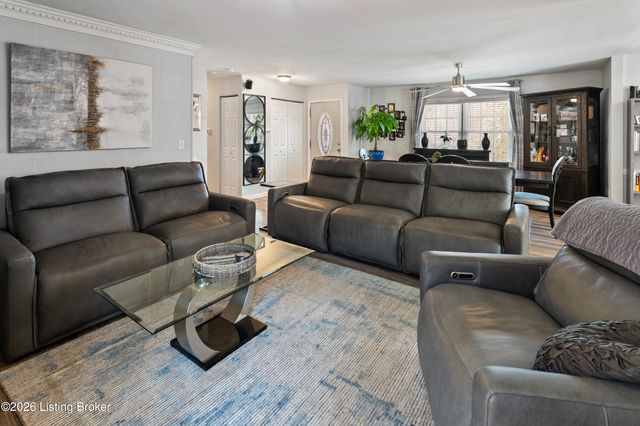 9108 Royal Oak Dr, Louisville, KY 40272