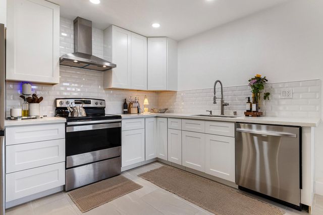 9488 Dunkerrin Way, Elk Grove, CA 95758