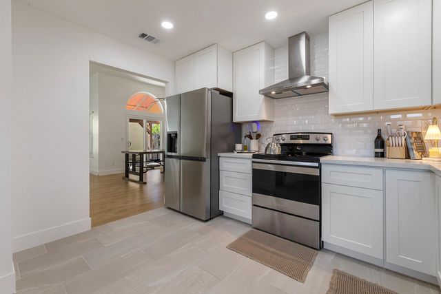 9488 Dunkerrin Way, Elk Grove, CA 95758