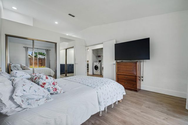 9488 Dunkerrin Way, Elk Grove, CA 95758