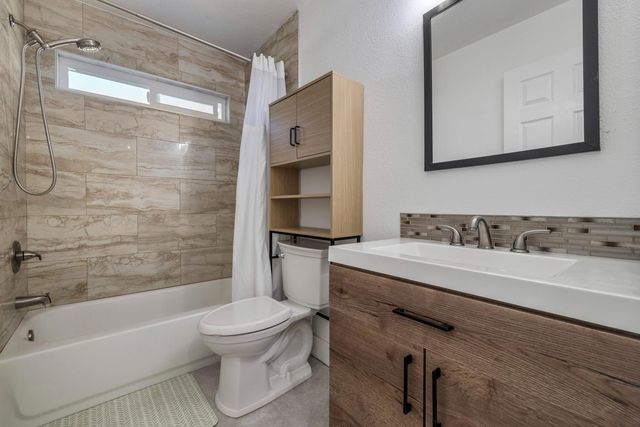 9488 Dunkerrin Way, Elk Grove, CA 95758