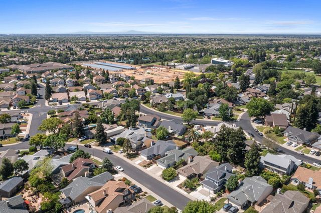 9488 Dunkerrin Way, Elk Grove, CA 95758