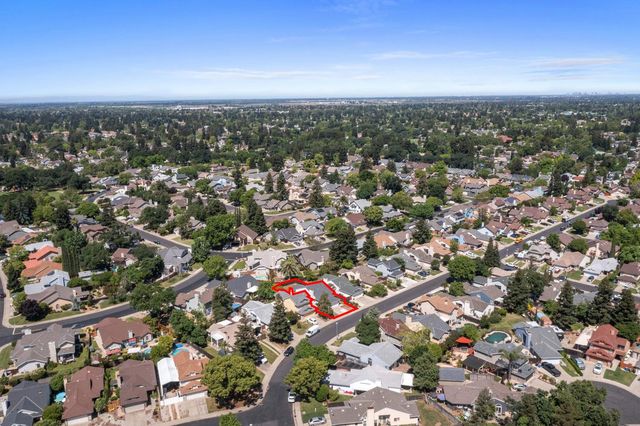9488 Dunkerrin Way, Elk Grove, CA 95758