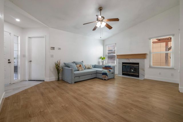 9488 Dunkerrin Way, Elk Grove, CA 95758