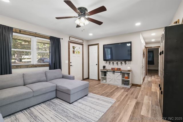 418 Hilltop Hollow, Durant, OK 74701