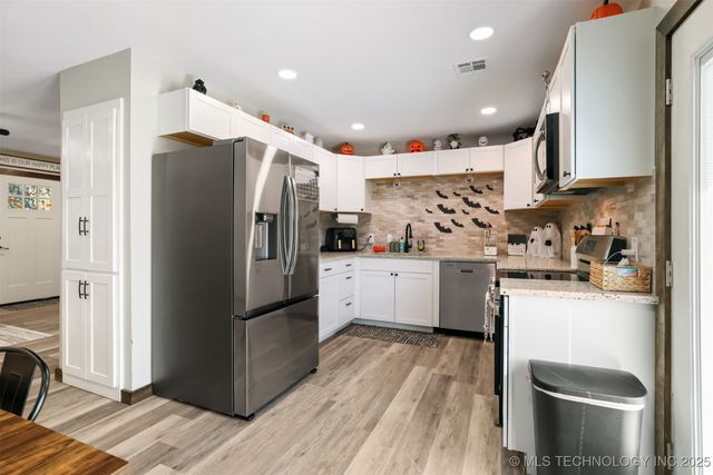 418 Hilltop Hollow, Durant, OK 74701