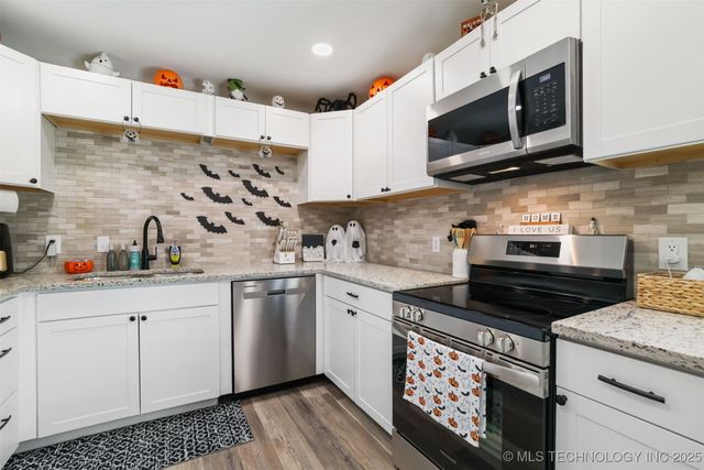 418 Hilltop Hollow, Durant, OK 74701