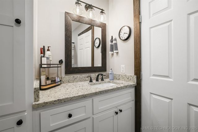 418 Hilltop Hollow, Durant, OK 74701