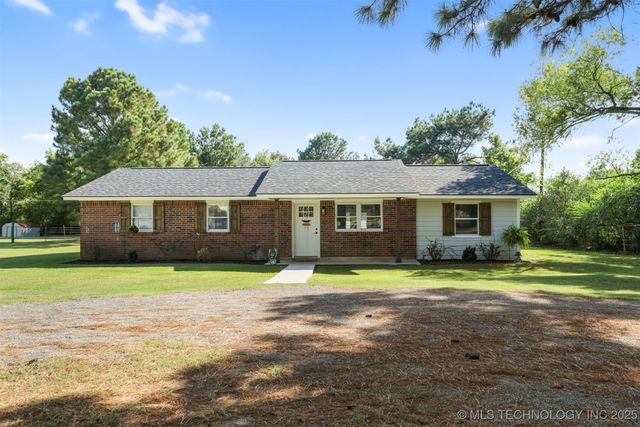 418 Hilltop Hollow, Durant, OK 74701