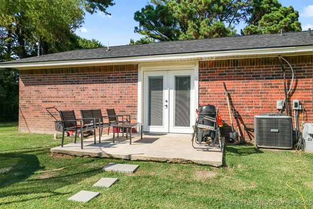 418 Hilltop Hollow, Durant, OK 74701