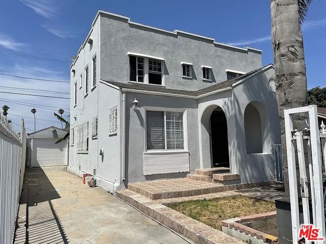 713 W 49th Place, Los Angeles, CA 90037