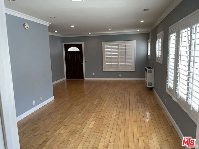 713 W 49th Place, Los Angeles, CA 90037