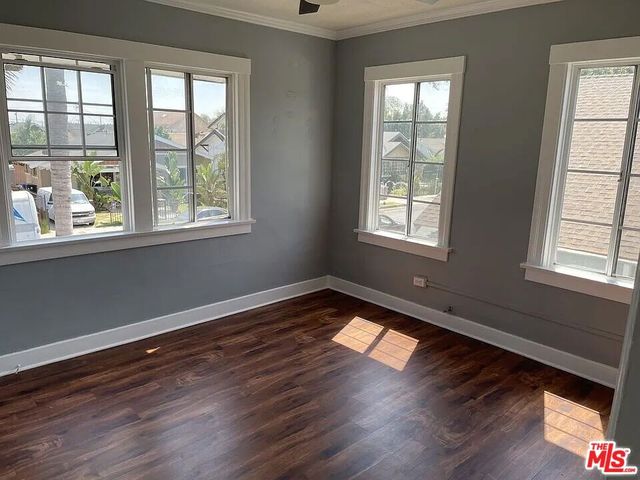 713 W 49th Place, Los Angeles, CA 90037