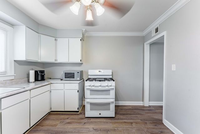 7805 Suburban Lane, Bridgeview, IL 60455