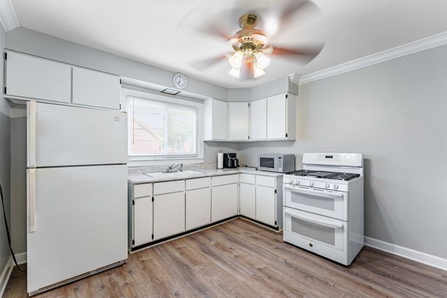 7805 Suburban Lane, Bridgeview, IL 60455
