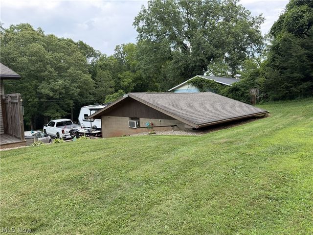 267 Roberts Drive, Belpre, OH 45714