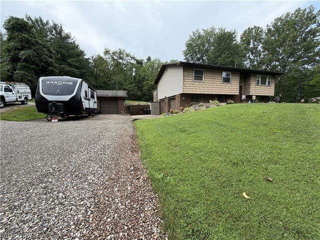 267 Roberts Drive, Belpre, OH 45714
