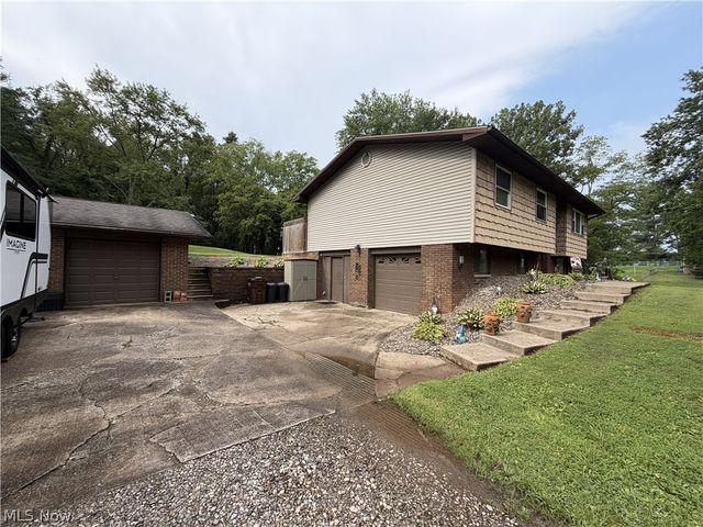 267 Roberts Drive, Belpre, OH 45714