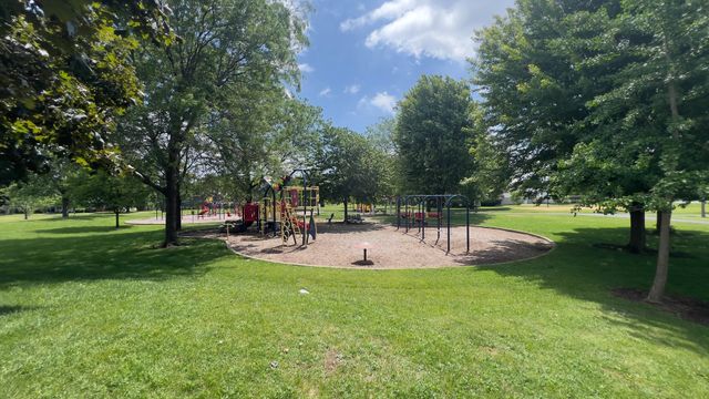 485 Harrison Court, Vernon Hills, IL 60061