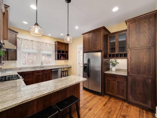 937 Laurel Avenue, Saint Paul, MN 55104