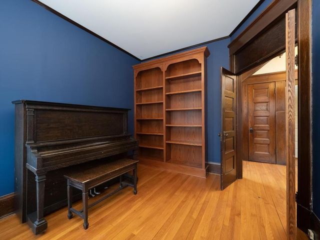 937 Laurel Avenue, Saint Paul, MN 55104