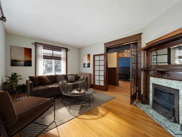 937 Laurel Avenue, Saint Paul, MN 55104