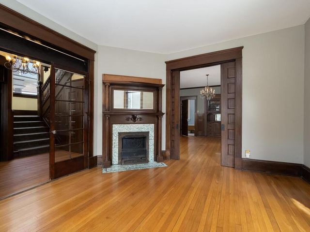 937 Laurel Avenue, Saint Paul, MN 55104