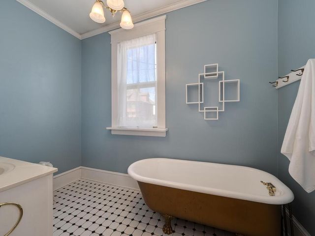 937 Laurel Avenue, Saint Paul, MN 55104