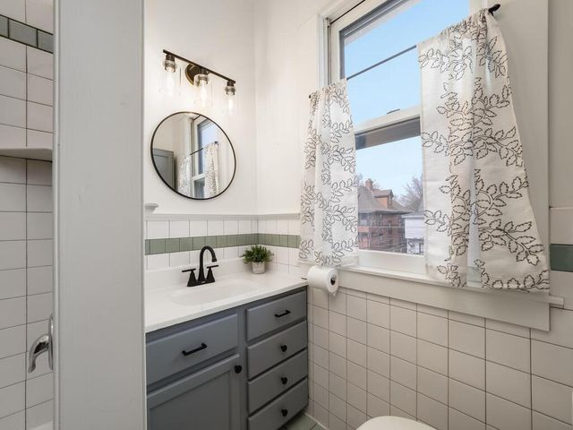 937 Laurel Avenue, Saint Paul, MN 55104