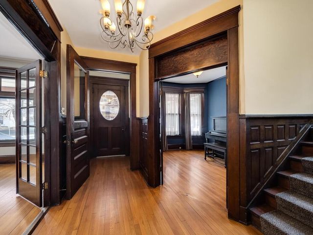 937 Laurel Avenue, Saint Paul, MN 55104