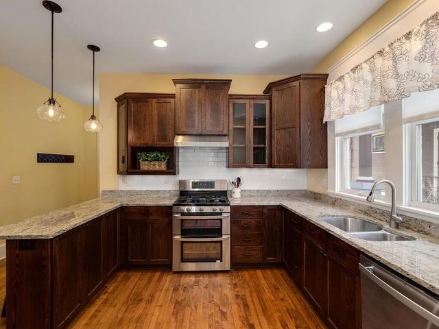 937 Laurel Avenue, Saint Paul, MN 55104