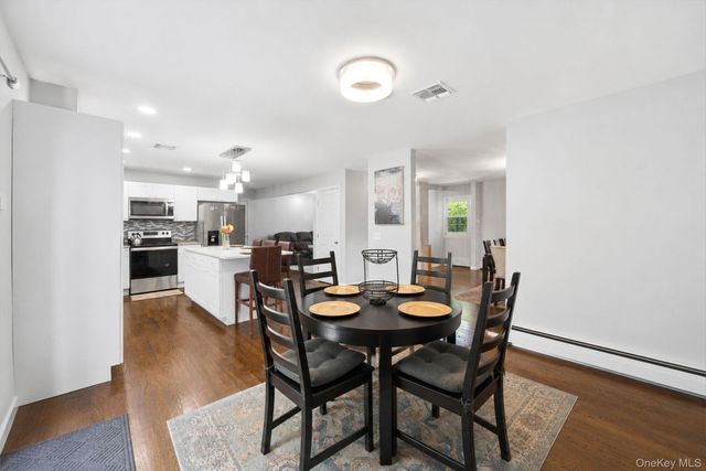 20 Essex Circle, Shirley, NY 11967